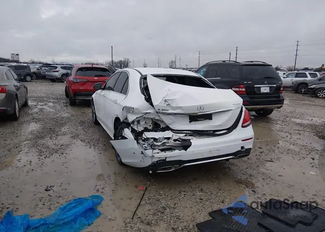 2017 Mercedes-Benz E 300 4Matic z USA, uszkodzony, nr VIN WDDZF4KB6HA019014